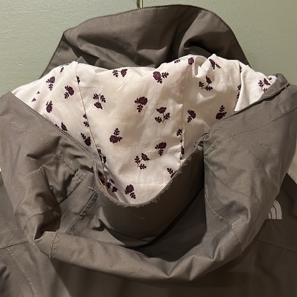 EUC The North Face Womens Varius Guide Jacket style: Aucy - Picture 8 of 10